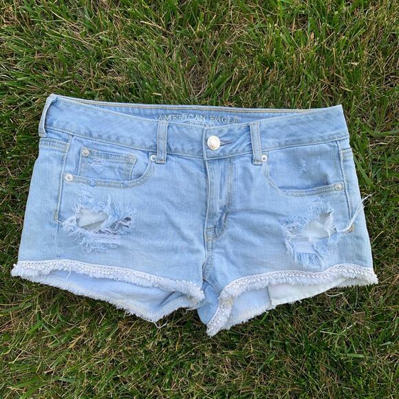 AEO distressed jean shortie shorts lace trim light wash Size 6 - Picture 1 of 4
